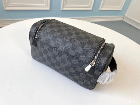 POUCH TOILETRY LOUIS VUITTON 0723